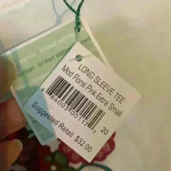 Vera Bradley long sleeve Tee - Picture 3 of 3